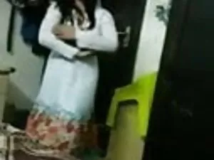 नहीं नकली कैमरा पर ब ...