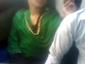 समुद्र तट पर सेक्सी  ...