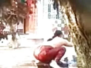 काले रंग की ओरिया से ...