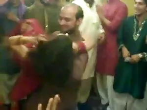 समुद्र तट पर Busty स ...