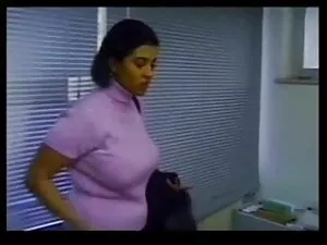 तेजस्वी युवा विदेशी  ...