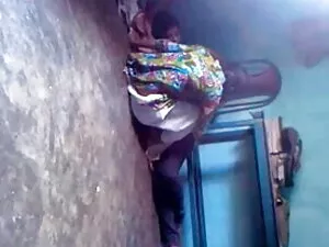 उसके मुँह को भरना से ...