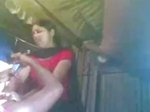 चेहरे के साथ रेड इंड ...