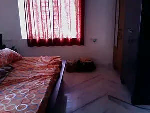 सुनहरे बालों वाली एम ...