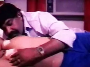लड़की स्ट्रैपआन के स ...