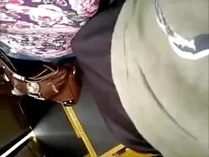 लड़की सिर देती है और ...
