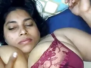 दोस्त अपने कमरे में  ...