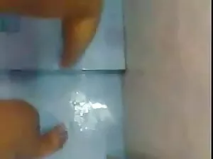 मालकिन लेडी रेनी ने  ...