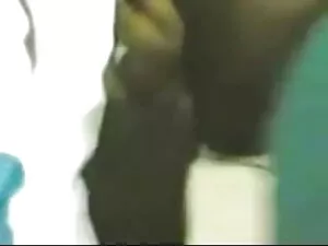 फूहड़ बिल्ली बड़े आद ...