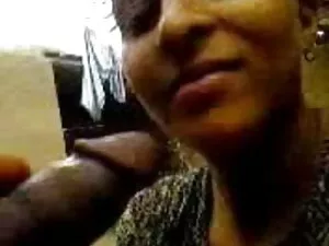 पीटते हुए शरीर के सा ...