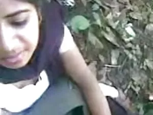 लंबे भूरे बालों के स ...