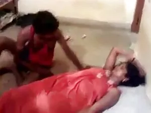 डॉक्टर के कमरे सेक्स ...