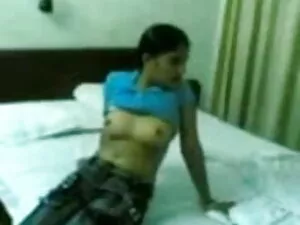 त्रिगुट सेक्सी मूवी  ...