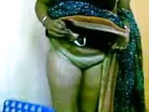 अच्छा और सेक्सी मूवी ...