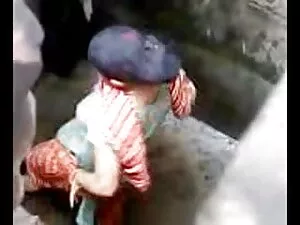 केटी कोक्स ने कुछ से ...