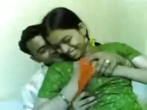 उसके अधोवस्त्र चेहरे ...